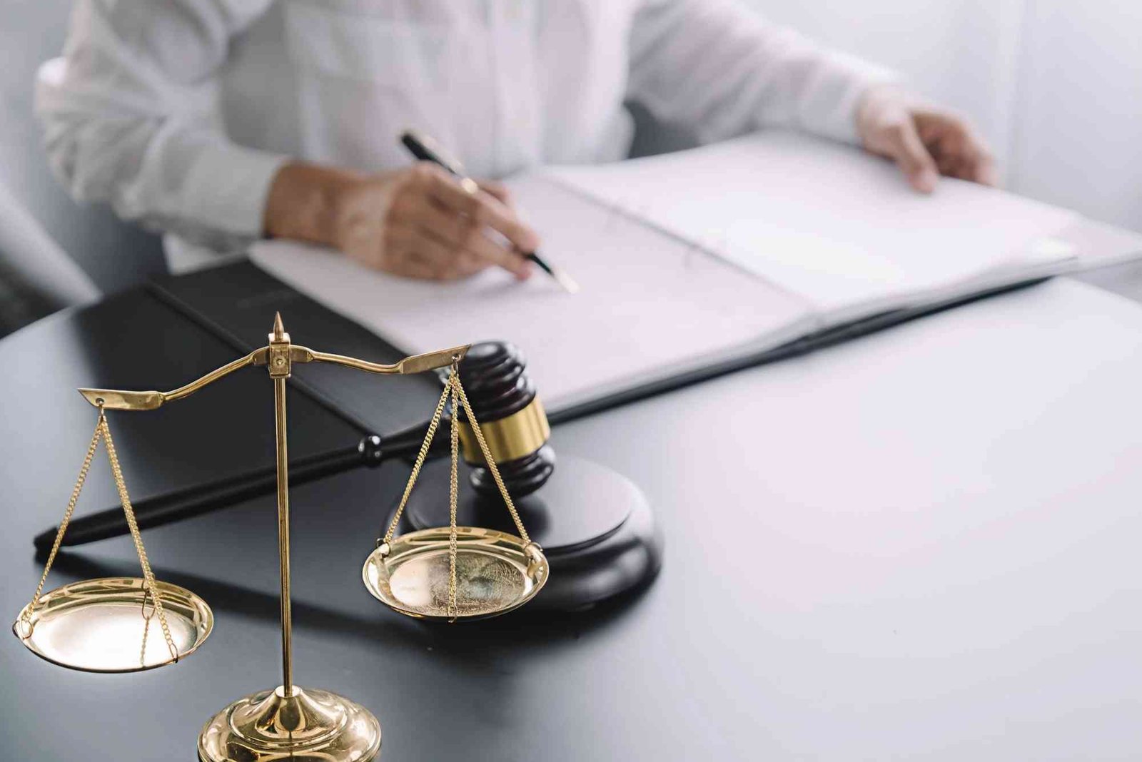 How to How Do Criminal Lawyers In Dubai Stay Updated With New